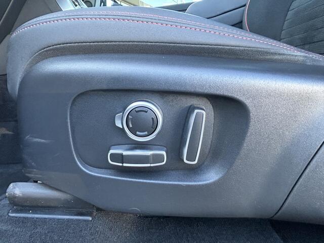 Land Rover DISCOVERY SPORT P300e 1.5 R-Dynamic SE | 360 Camera | Adaptive Cruise | Panoramadak | Sfeerverlichting | Suede bekleding |