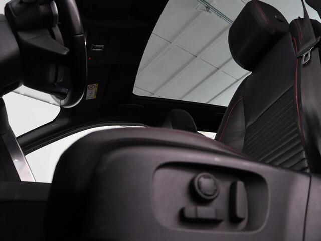 Land Rover DISCOVERY SPORT P300e 1.5 R-Dynamic SE | Panoramadak | Head-Up | Leder | Trekhaak | Matrix LED | Stoelverwarming | Keyless | Park Assist | Carplay | Navigatie | Memory | PHEV | Plug In