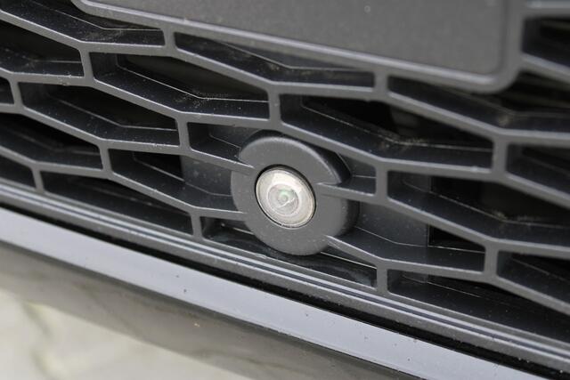 Land Rover DISCOVERY SPORT P300e 1.5 R-Dynamic SE | 360° Camera | Cruise | Apple carplay/Andriod Auto | Elektrisch verstelbare stoelen | Stoel verwarming | Trekhaak | Climate control | Parkeersensoren | Panoramadak |