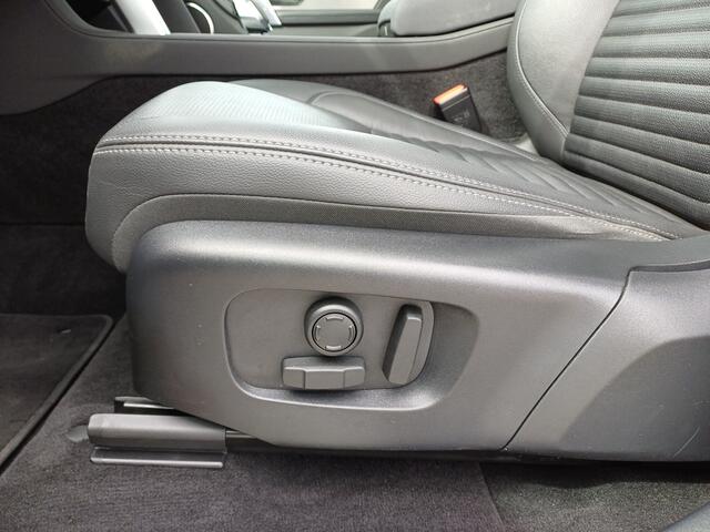 Land Rover DISCOVERY SPORT P300e 309pk AWD Dynamic SE | Nieuw model | Panoramadak | Elektr. trekhaak | Stoelverwarming |