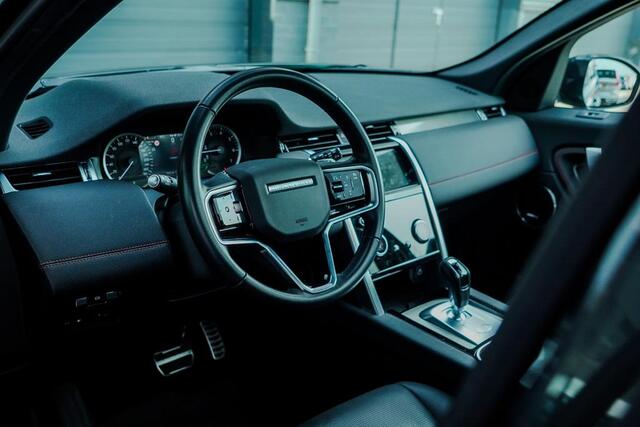 Land Rover DISCOVERY SPORT P300e 1.5 R-Dynamic HSE / Pano / Trekhaak / Dealer Ond / 1 Eig / Meridian Surround