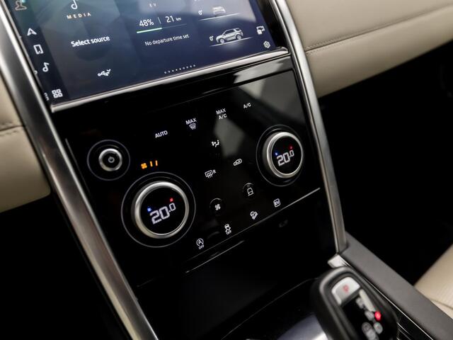Land Rover DISCOVERY SPORT P300e 1.5 S 309Pk Automaat (APPLE CARPLAY, GROOT NAVI, 360 CAMERA, ZWART HEMEL, LEDER, ELEK SPORTSTOELEN, GETINT GLAS, ELEK ACHTERKLEP, NIEUWSTAAT)