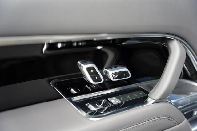 Land Rover RANGE ROVER P 550 E Autobiography SVO Tourmaline Brown NU BINNEN