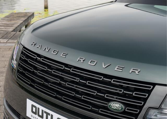 Land Rover RANGE ROVER P550e Autobiography | Belgravia Green Metallic | Cognac leder | Shadow Pack | 22" inch |