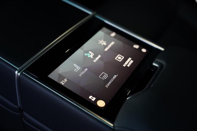 Land Rover RANGE ROVER P 615 SV Bespoke Interieur NL-Auto British Racing Green