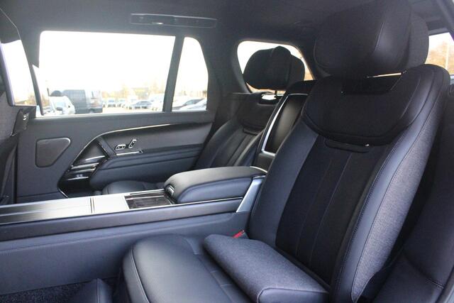 Land Rover RANGE ROVER 4.4 V8 P530 SV LWB AWD AUTOMAAT | PANORAMISCH SCHUIF/KANTEL DAK | MEESTURENDE ACHTERAS | ELEKTRISCH WEGKLAPBARE TREKHAAK | SV INTERIEUR FIRST CLASS CABIN PACK (TWEE VOLLEDIG VERTELBARE ACHTERSTOELEN MET SCHERMEN EN KOELKAST) (RSE) | 23" OBLIVN VELGEN | LU