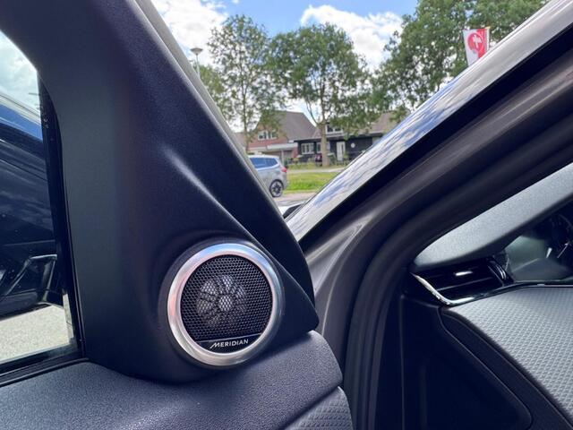 Land Rover RANGE ROVER 1.5 P300E S AWD R-Design Panoramadak Camera Stoelverwarming Carplay Meridian