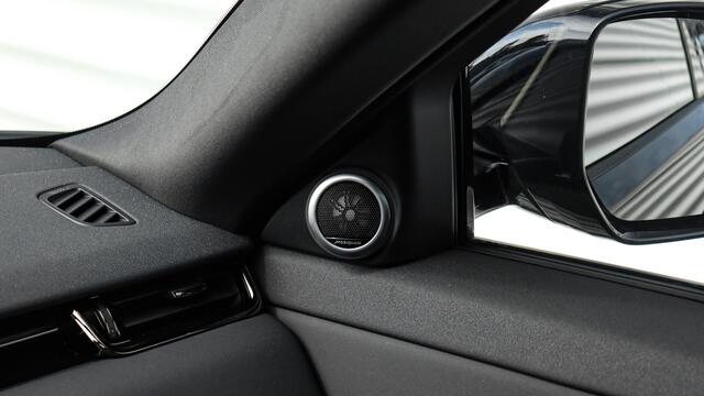 Land Rover RANGE ROVER EVOQUE P300e AWD Dynamic SE | Meridian | Panoramadak | Black Exterior Pack | Stuurwielverwarming