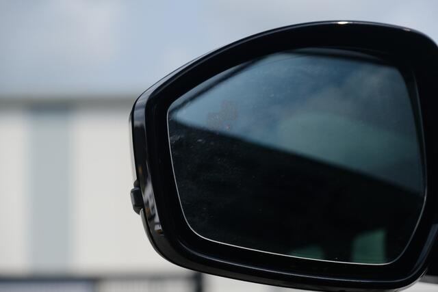 Land Rover RANGE ROVER EVOQUE 1.5 P300e AWD R-Dynamic SE Panodak Meridian Fabrieksgarantie