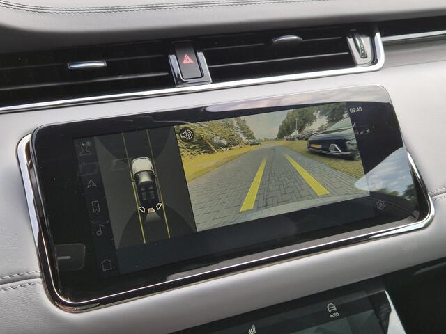 Land Rover RANGE ROVER EVOQUE AWD Autobiography PHEV Automaat / Schuif- en Kantel Dak / Lederen Bekleding / Elektrische Stoelen met Geheugen / Adaptief Cruise Control / Stoelventilatie / Meridian Premium Audio / Stuur-, Stoel en Achterbankverwarming / Elektrische Achterklep / Achterui