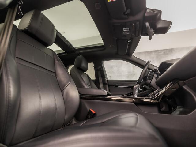 Land Rover RANGE ROVER EVOQUE 1.5 P300e AWD R-Dynamic SE 309Pk Automaat (PANORAMADAK, APPLE CARPLAY, 360 CAMERA, MERIDIAN AUDIO, MEMORY SEATS, STUUR/STOELVERWARMING, ADAPTIVE CRUISE, VIRTUAL DASHBOARD, NIEUWSTAAT)