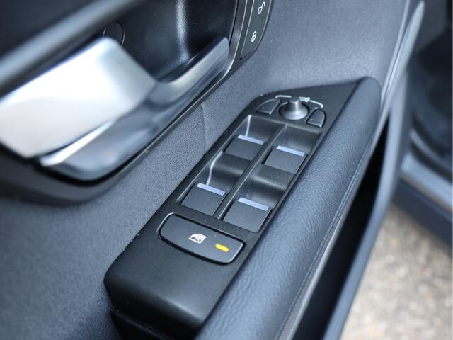 Land Rover RANGE ROVER EVOQUE 2.0 TD4 SE Dynamic pano | leder | LED