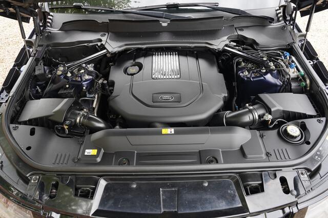 Land Rover RANGE ROVER SPORT HSE 3.0 SDV6 "BTW/VAT" Finished in Portofino Blue with the Black Exterior Pack, Luxury HSE version: including a Sliding Panoramic Roof and piano lacquer black veneer, Distinctive colour scheme with a contrasting Ivory leather interior, Much sought after 