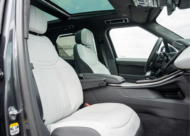 Land Rover RANGE ROVER SPORT P550e Autobiography | Light Cloud interieur | Full Options | Trekhaak | 23" inch |