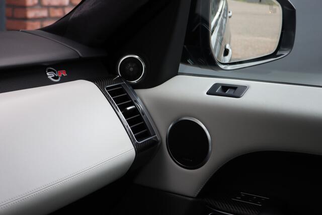Land Rover RANGE ROVER SPORT 5.0 V8 Supercharged SVR Aut8 | ACC | Panoramadak | Carbon | Memory | HUD | Verwarmd Stuurwiel | Dodehoekassistent | Camera | Soft-Close | Standverwarming | Intelligent Light System |
