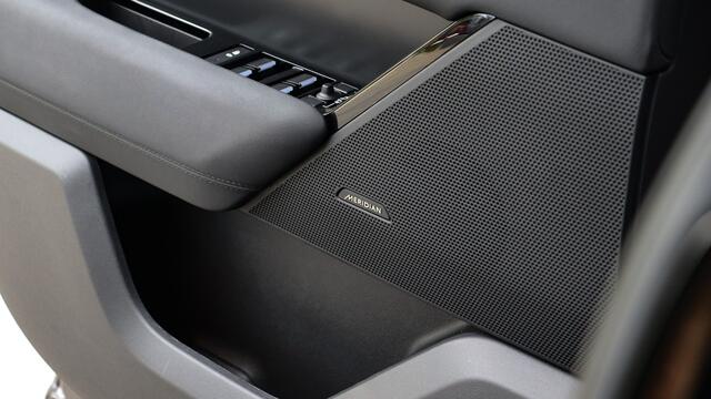 Land Rover Velar Range Rover 2.0 P400e R-Dynamic SE | Meridian | Panoramadak | Black Exterior Pack | Stuurwielverwarming