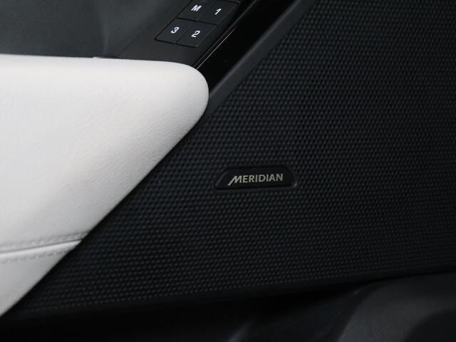 Land Rover Velar Range Rover 2.0 P400e S [MEMORY SEATS, APPLE CARPLAY, ANDROID, MERIDIAN SOUND, AANPASBARE RIJMODUS, 360 CAMERA, VOL LEDER, STOELVERWARMING, CRUISE, CLIMATE, NIEUWSTAAT]