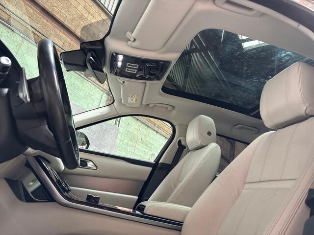 Land Rover Velar Range Rover 2.0 I4 AWD R-Dynamic HSE 241Pk Automaat (PANORAMADAK, LUCHTVERING, VIRTUAL COCKPIT, APPLE CARPLAY, GROOT NAVI, STUUR/STOELVERWARMING, CAMERA, MEMORY SEATS, ELEK ACHTERKLEP, NIEUWSTAAT)