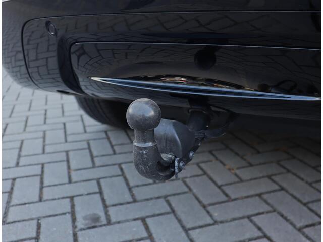 Land Rover Velar Range Rover 2.0 P250 Turbo AWD R-Dynamic SE | Pano | Trekhaak | Leer | Voorruitverwarming