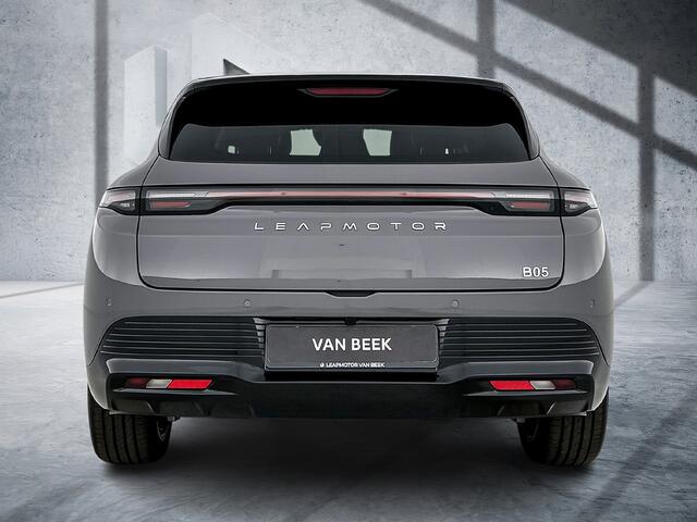 Leapmotor B05 ProMax Design 67.1 kWh | Voorraad ! | Wind Grey | 482 KM WLTP | Panoramadak | Stoelverwarming | Keyless
