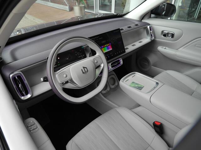 Leapmotor B10 Design ProMax 67.1 kWh | Uit voorraad leverbaar! | Elektrische achterklep | Stoel en stuurverwarming | Lederenbekleding | 18 inch velgen | Meerdere kleuren!