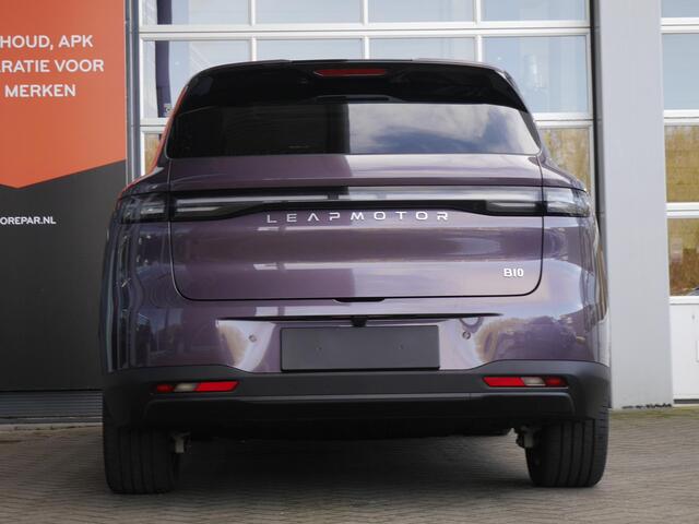 Leapmotor B10 Design ProMax 67.1 kWh | Navigatie | Rondom camera | 18inch Velgen | 750 KG trekgewicht Elektrisch bedienbare achterklep | Panoramdak | Uit voorraad leverbaar