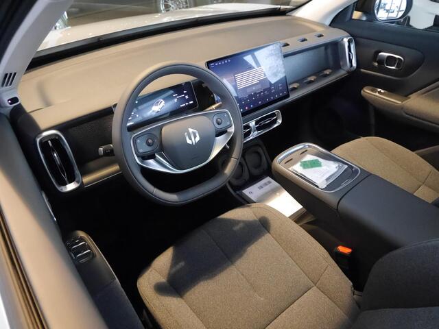 Leapmotor B10 Life Pro 56.2 kWh | Nieuwe auto | Wltp 361 km | Warmtepomp | 18 inch lichtmetalen velgen | 360 graden camera | Keyless entry en start | Stoffen bekleding | Adaptive cruise control | DC laden 140KW