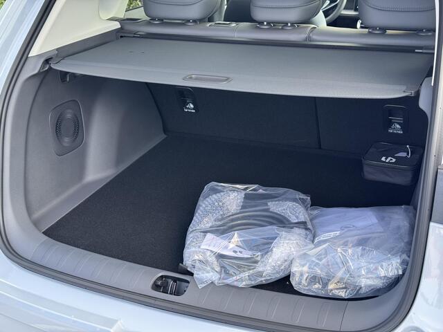 Leapmotor B10 Design Hybrid EV 18.8 kWh 218PK Automaat Navigatie, Camera 360, Lichtmetalen velgen, Elektrische Achterklep, Kunstlederen bekleding, Stoel Verwarming & Ventilatie