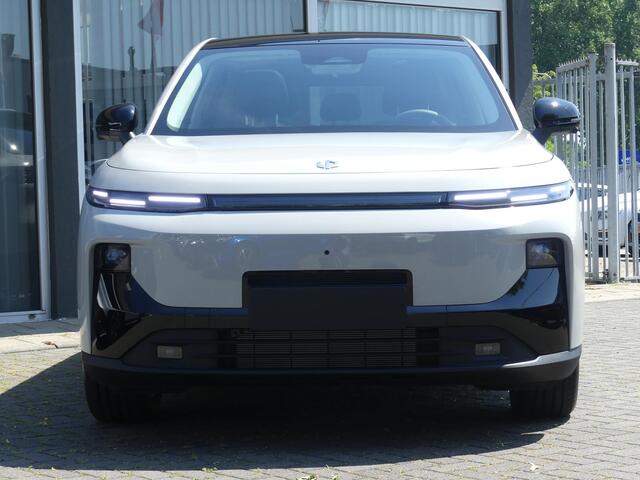 Leapmotor B10 Design Hybrid EV 18.8 kWh 218PK Automaat Navigatie, Camera 360, Lichtmetalen velgen, Elektrische Achterklep, Kunstlederen bekleding, Stoel Verwarming & Ventilatie
