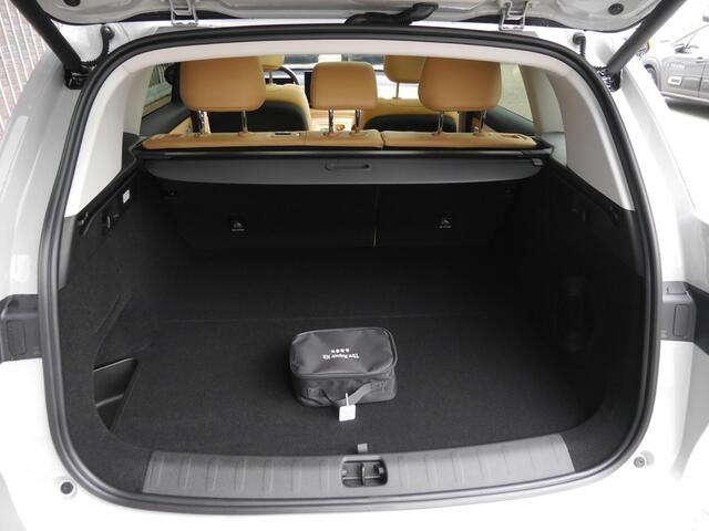 Leapmotor C10 Design Pro 69.9 kWh | Panoramdak | 20inch | elektrisch bedienbare achterklep | Snel leverbaar | Camera v+a | Zeer veel ruimte!