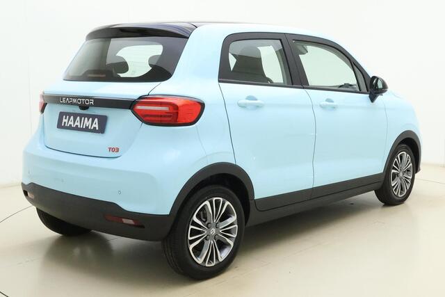 Leapmotor T03 Design 37.3 kWh Nieuwe auto | Snel leverbaar! | Actieradius van 265 km (WLTP) Gecombineerd | Camera | Panoramadak | Adaptive cruise control | Dodehoek detectie | Lichtmetalen velgen