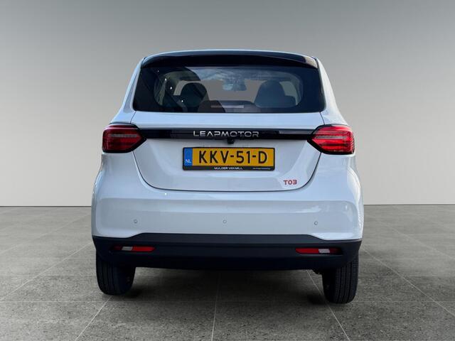 Leapmotor T03 5-deurs Design EV 37.3 kWh 95pk | AUTOMAAT | CAMERA | CLIMA | PANODAK | ADAPTIVE CRUISE | DODEHOEKBEW. | LM-VELGEN | NAVI |