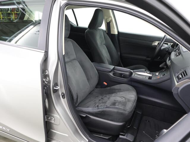 Lexus CT 200h Business Line Pro | NL Auto | Navigatie | Camera | DAB | Climate Control | Adaptieve Cruise Control | Dealer Onderhouden | Apple CarPlay/Android Auto | LED | Rij-Hulp Systeem |