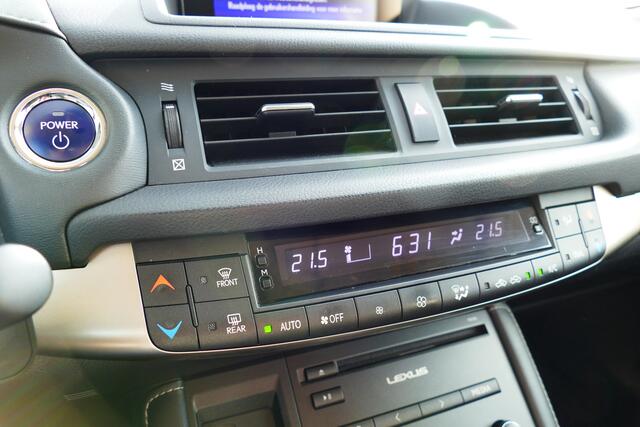 Lexus CT 200h Sport Edition. Wit Metallic, Camera, Navi, Clima, 17"LMV All Season Banden