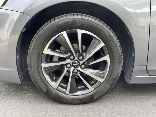 Lexus CT 200h Luxury Line Mark Levinson/Leder/Garantie.