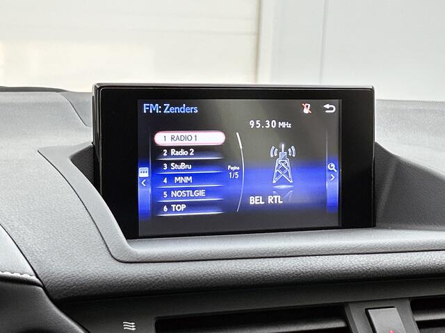Lexus CT 200h Business Line | BTW voertuig | Dealer onderhouden | Parkeersensoren voor+achter | Cruise Control | Climate Control | Navigatie | Achteruitrijcamera |