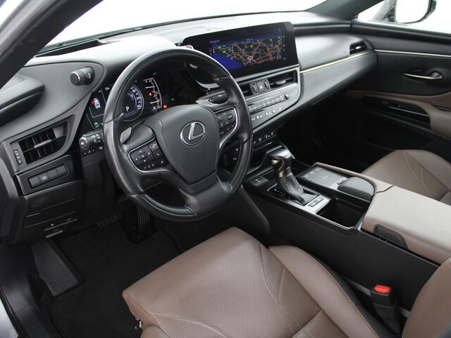 Lexus Es 300h Luxury Line | Facelift model | Stoelverwarming en -ventilatie | Head-up Display | Lexus Link Pro navigatie |