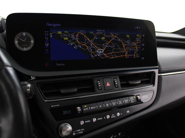 Lexus Es 300h Luxury Line | Facelift model | Stoelverwarming en -ventilatie | Head-up Display | Lexus Link Pro navigatie |