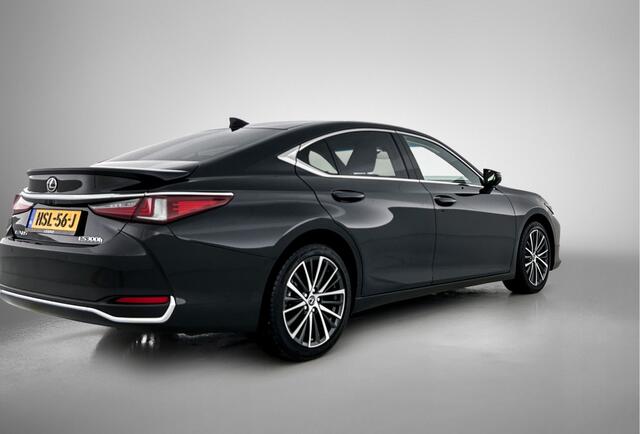 Lexus Es Luxury Line | Lederen bekleding | Open dak | Elektrisch verstelbare voorstoelen | Navi |