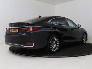 lexus-es-300h-president-line--mark