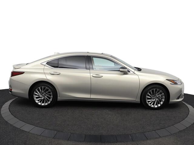Lexus Es 300h President Line | Nieuw! | Uit voorraad leverbaar! | Mark Levinson | Hyper Chroom velgen | Rondomzichtcamera