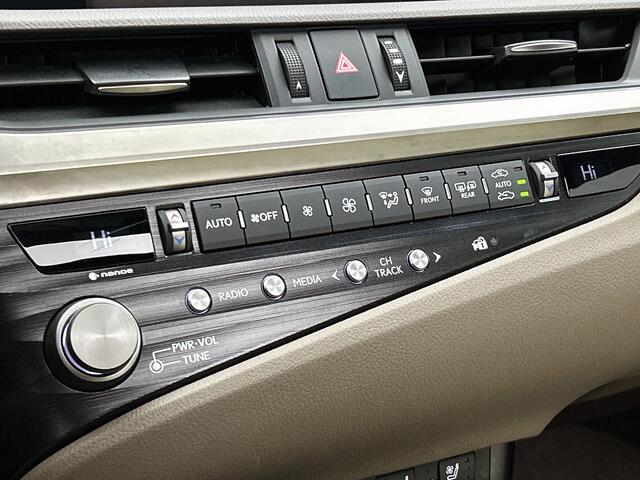 Lexus Es 300h Luxury Line | Stoelverwarming en -ventilatie | Leer | LED koplampen | Adaptive Cruise |