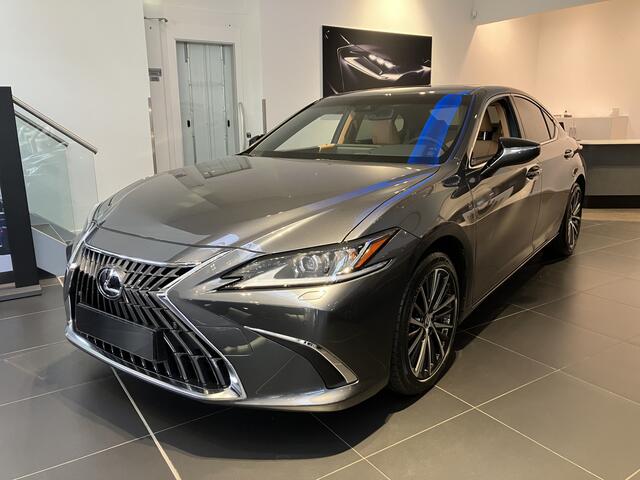 Lexus Es 300h 35th Edition | UIT VOORRAAD LEVERBAAR IN DE KLEUREN SONIC GREY EN GRAPHITE BLACK METALLIC |