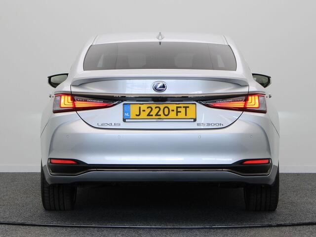 Lexus Es 300h F Sport Premium | Sportstoelen | Stoelverwarming | Mark Levinson Audio | Slechts 43407km! |