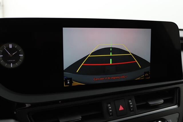 Lexus Es 300h Business Line | Apple Carplay & Android Auto | 18 Inch Lichtmetalen velgen | Stoel & Stuurwielverwarming