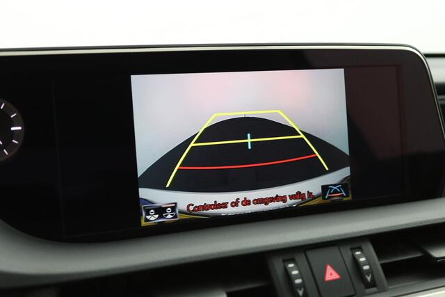 Lexus Es 300h Preference Line | Schuif-/kanteldak | Lederen bekleding | 18 Inch Lichtmetalen velgen | Blind Spot Monitor