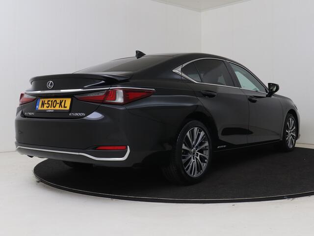 Lexus Es 300h Preference Line | 1ste Eigenaar | Dealer onderhouden | Stoel+Stuurverwarming | Blind Spot Monitor | LED Verlichting | Elektrisch Verstelbaar Stoelen | Schuif/Kantel Dak |