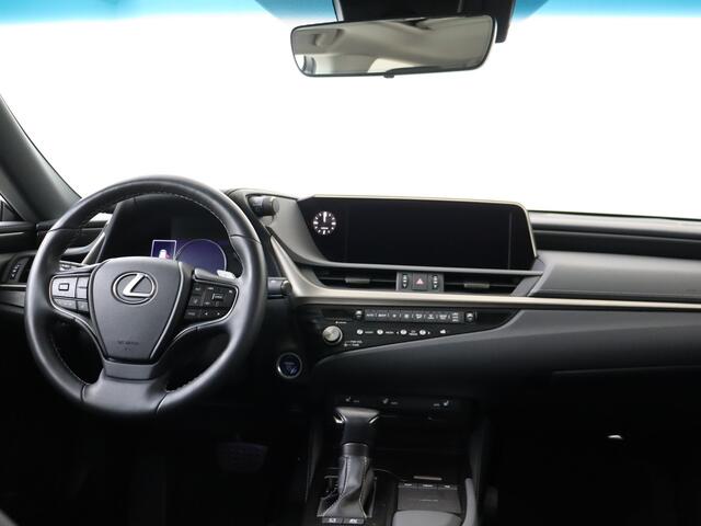 Lexus Es 300h Preference Line | 1ste Eigenaar | Dealer onderhouden | Stoel+Stuurverwarming | Blind Spot Monitor | LED Verlichting | Elektrisch Verstelbaar Stoelen | Schuif/Kantel Dak |