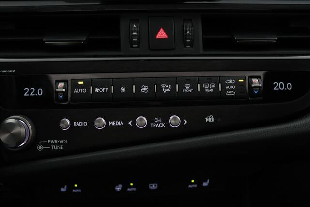 Lexus Es 300h F Sport Line | Mark Levinson | Adaptive Variable Suspension | Blade Scan Koplampen | Head-Up Display