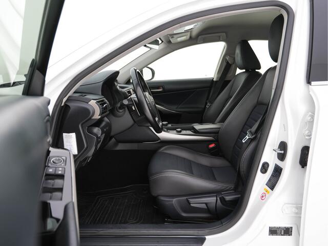 Lexus IS 300h Hybrid Business Line Aut. *NAVI-FULLMAP | FULL-LED | LEDER-MICROFIBRE | CAMERA | SHIFT-PADDLES | ECC | PDC | CRUISE | SPORT-SEATS | 17''ALU*